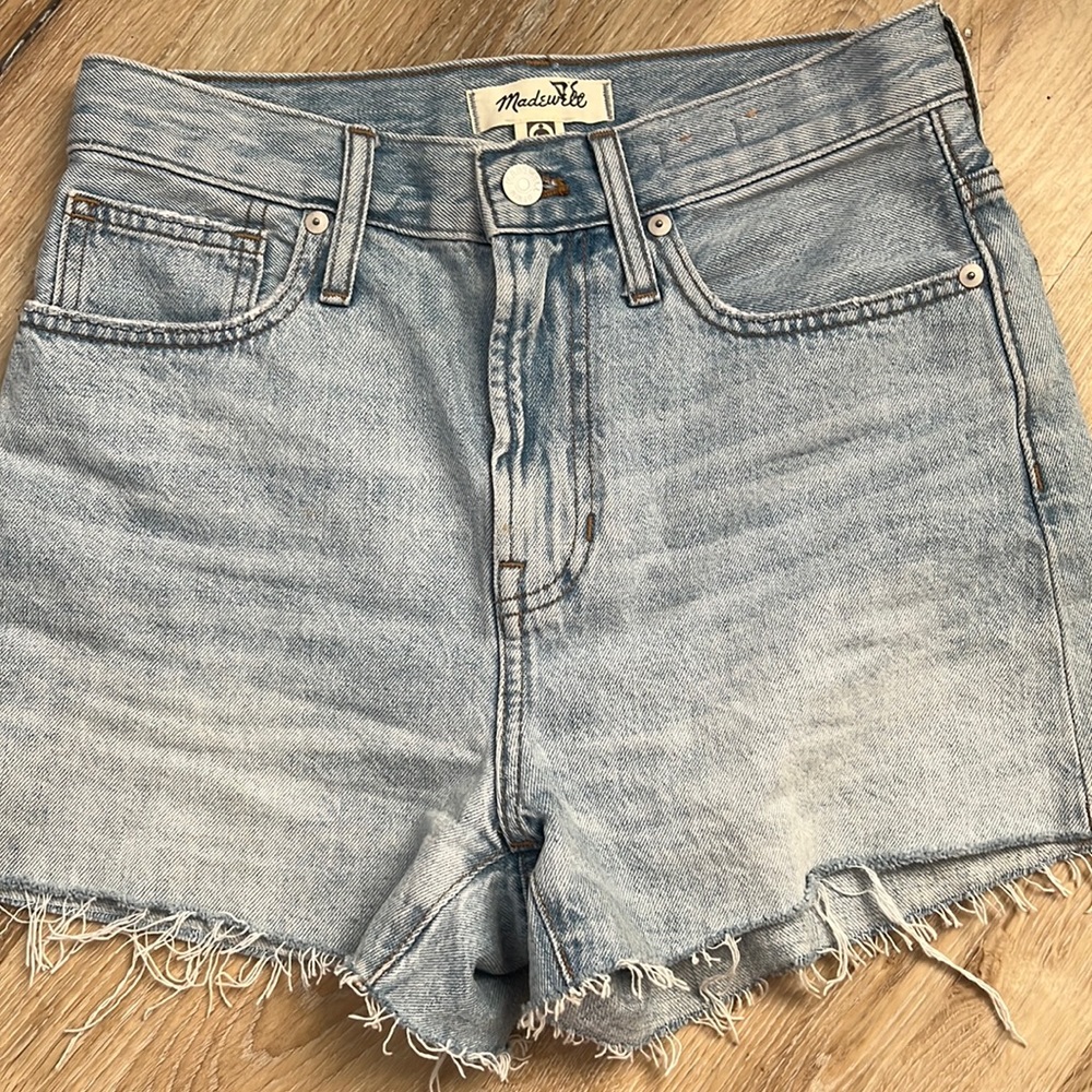 Madewell womens “the perfect jean short” denim cutoffs Sz 26. 3” inseam. Light